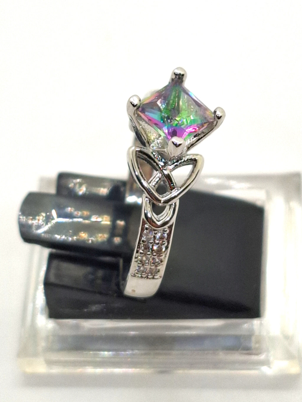 Zilveren ring met Regenboogkristal