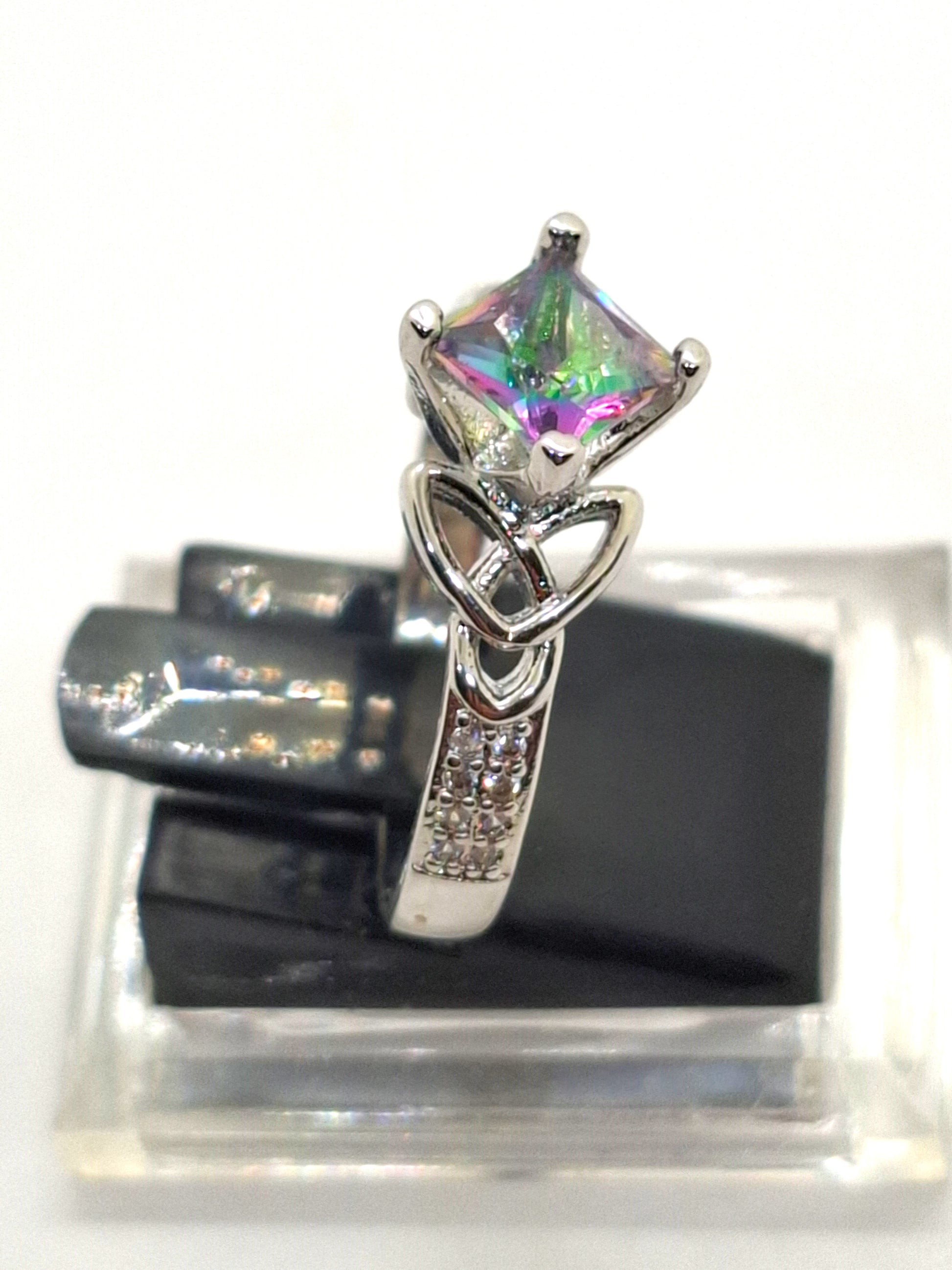 Zilveren ring met Regenboogkristal