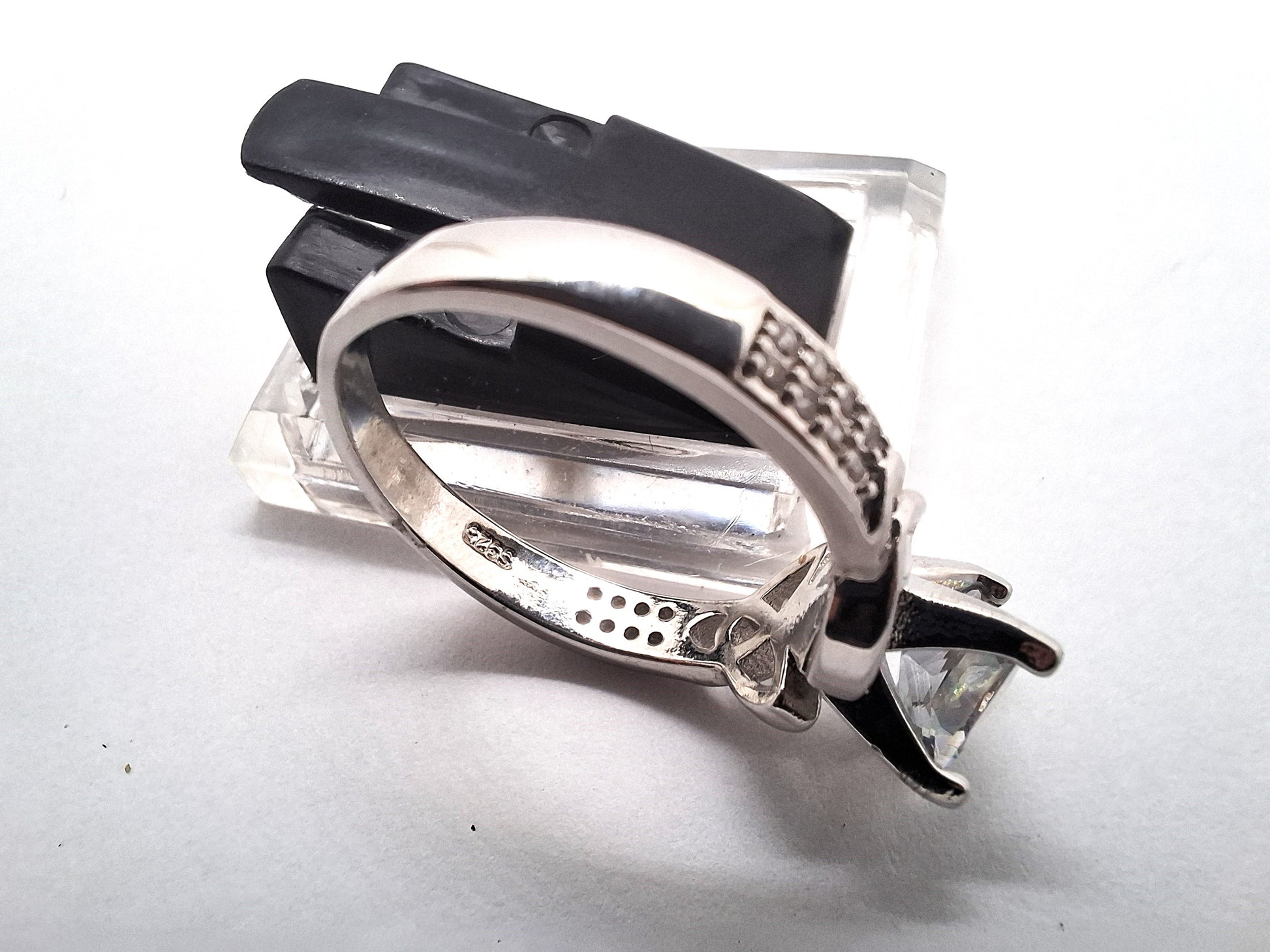 Zilveren ring met Regenboogkristal