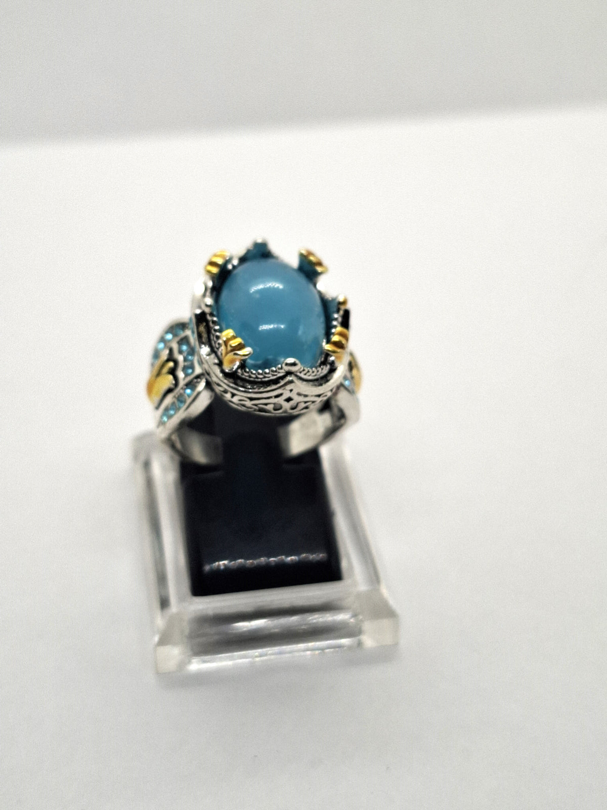 Middeleeuwse ring met zirkonia