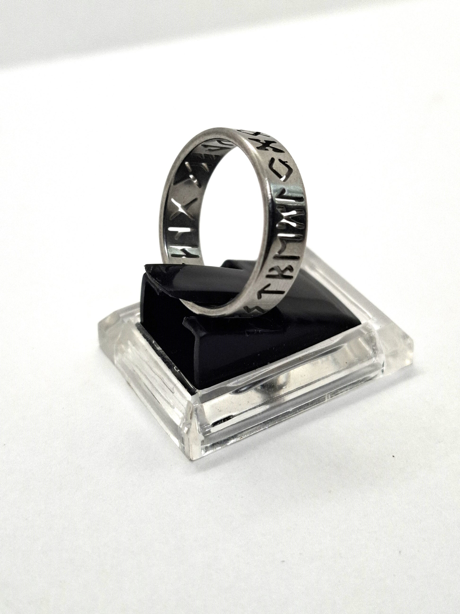 Runes ring
