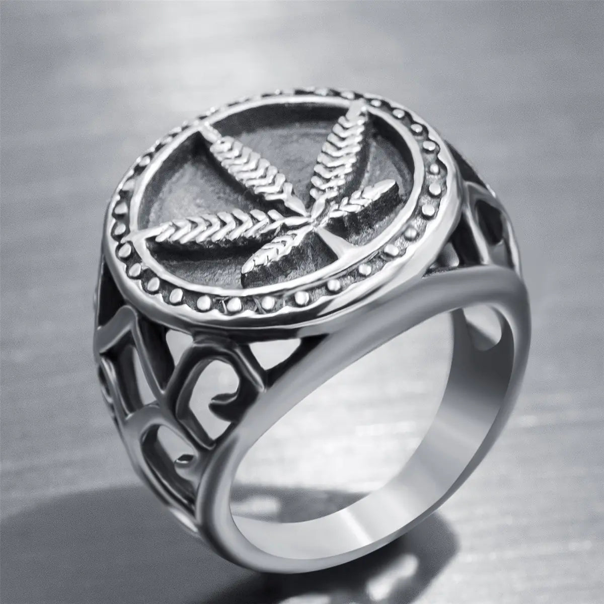 Personalized Maple Leaf Pattern Ring for Men